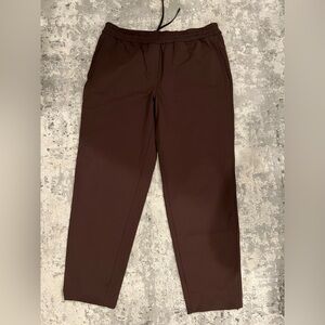 NWOT lululemon tapered leg mid rise 7/8 pant size M brown